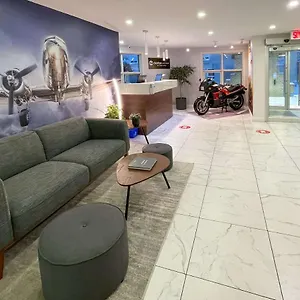 2* Hotel Clarion Pointe Airport